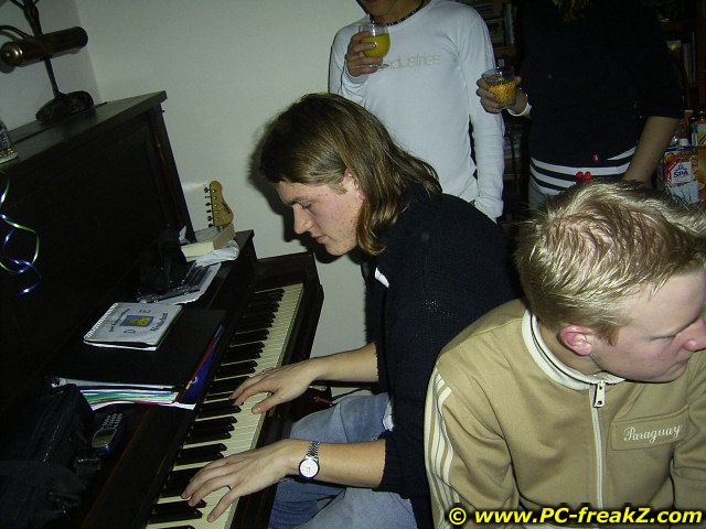 pc-freakzcom_ps010.120.jpg