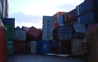 Omgevallen zeecontainers.jpg