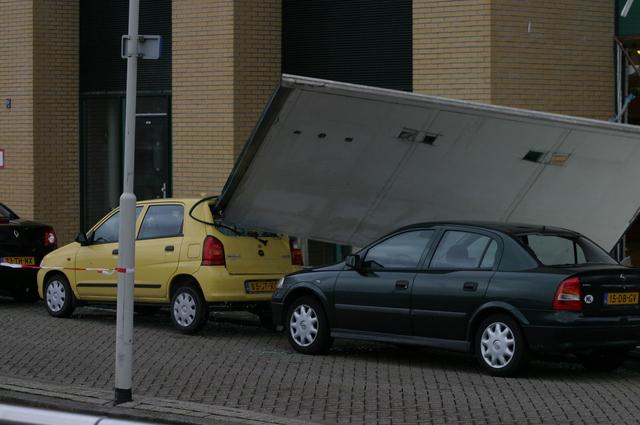 Gevel komt los in Zevenkamp bij verzorgingstehuis.jpg